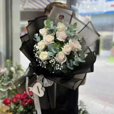 Bó hoa chúc mừng sinh nhật bạn gái hồng kem 9 bông mix baby