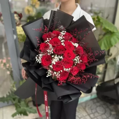Bó hoa chúc mừng sinh nhật hồng đỏ 18 bông mix baby