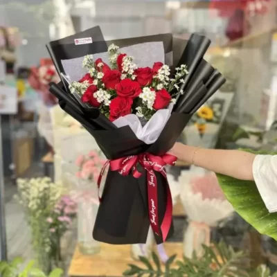 Bó hoa hồng đỏ 10 bông mix thạch thảo tặng sinh nhật bạn gái ý nghĩa