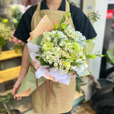 Bó hoa mừng sinh nhật nhỏ xinh : cẩm tú cầu mix cát tường và cúc tana