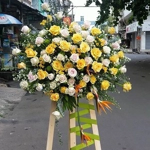 Kệ hoa chúc mừng 4