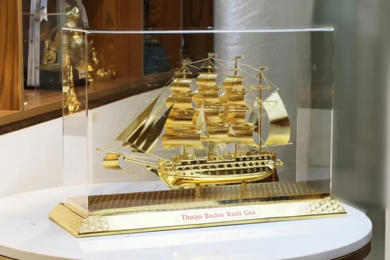 Mô hình thuyền buồm mạ vàng 24k