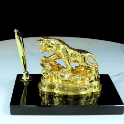 Giá cắm bút ký mô hình tượng hổ mạ vàng 24k