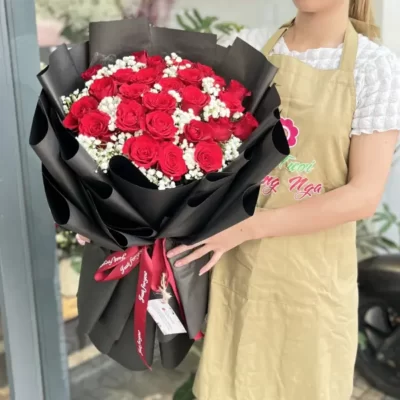 Bó hoa hồng đỏ 26 bông mix baby trắng tặng sinh nhật người thương ý nghĩa