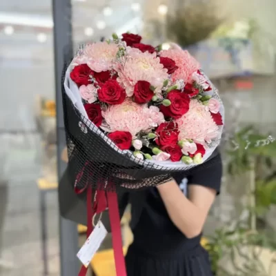 Bó hoa cúc mẫu đơn mix hồng đỏ và cẩm chướng tặng sinh nhật ý nghĩa