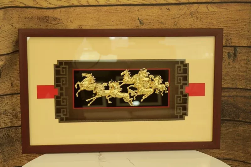 Tranh mã đáo thành công dát vàng 24k