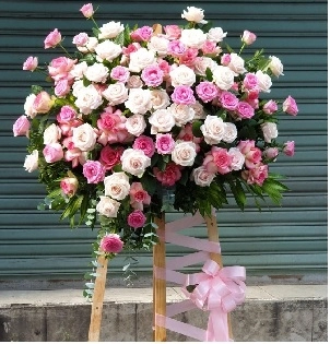 Kệ hoa chúc mừng 1